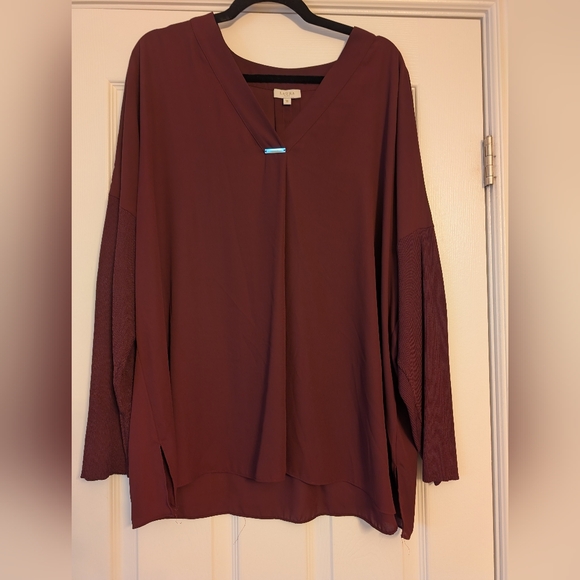 Laura Tops - Elegant V-Neck Burgundy Blouse
